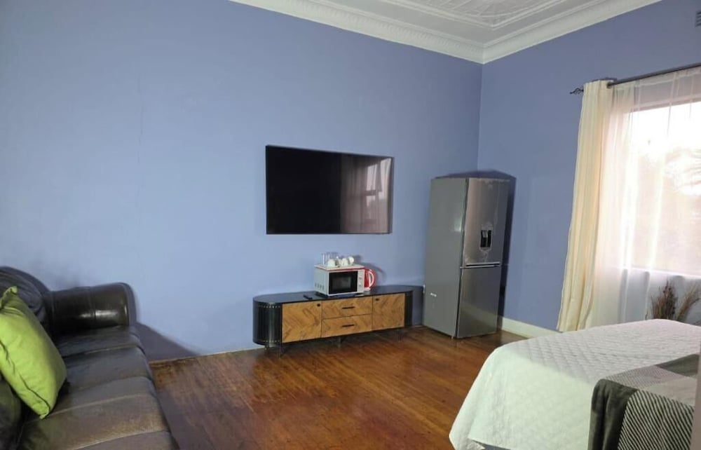 DreamWest Living Guesthouse