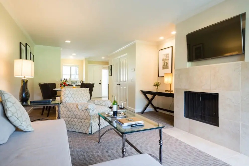 Luxury Napa Getaway Golf Views King Bed