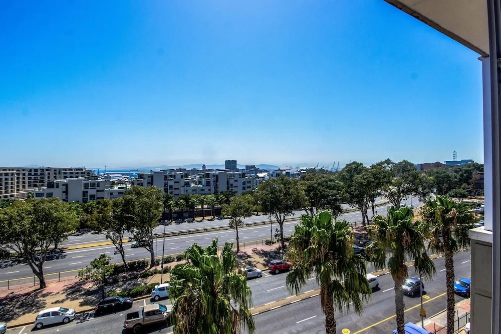 Green Point 2 Bedroom Apartment With Enclosed Balcony and Stunning Views