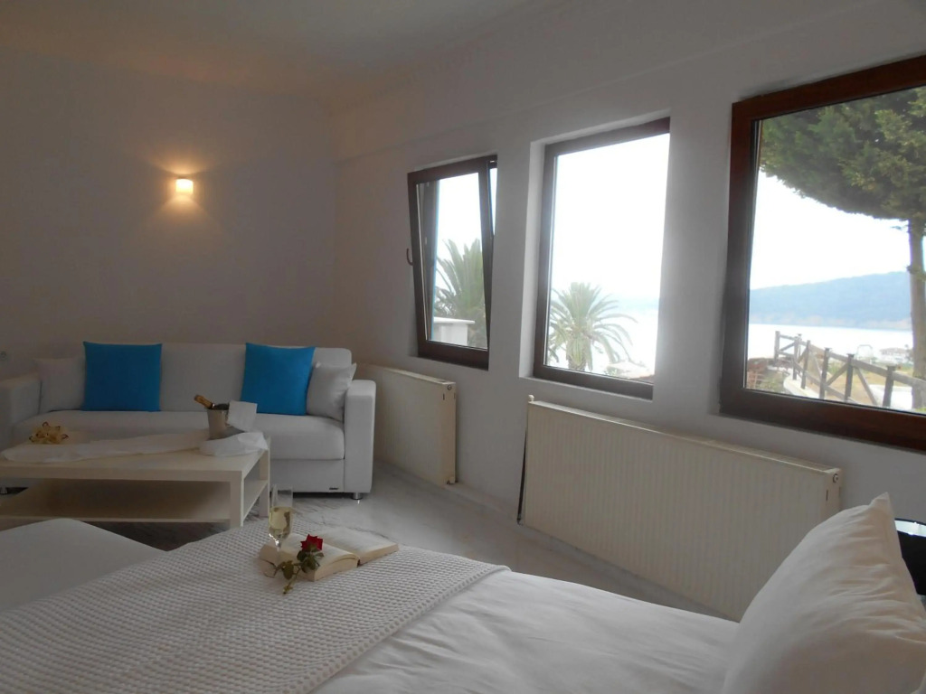Kinira Beach Hotel