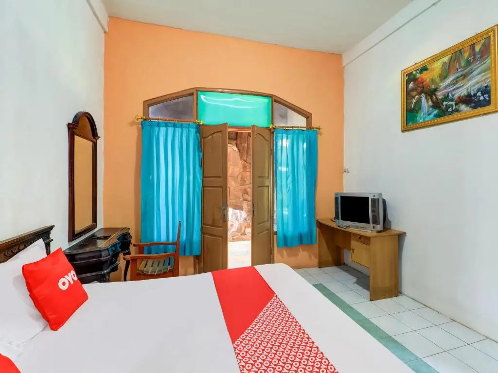 OYO 91042 Hawaina Hotel