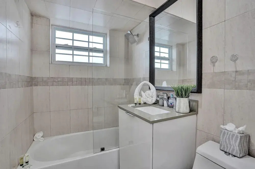 Renovated Apt -unit #3 / Close to Beach w/ Parking