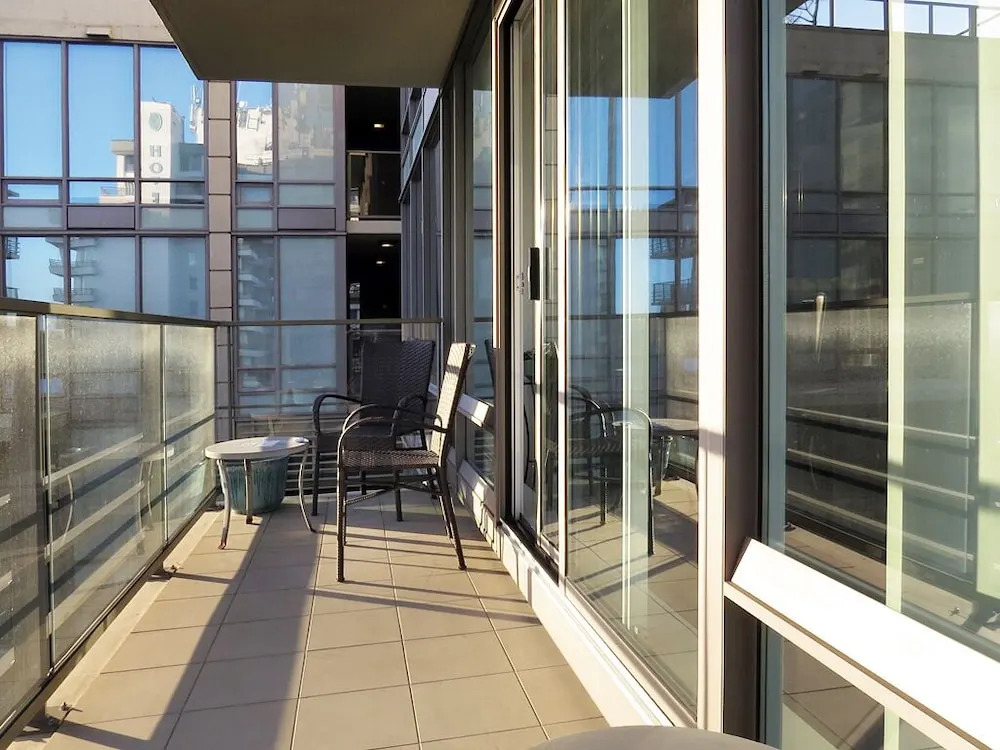 11th Heaven Contemporary Condo Heart of Downtown
