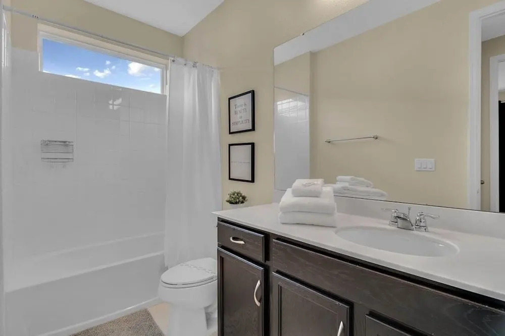 5 Bedrooms S / Solara Home by RedAwning