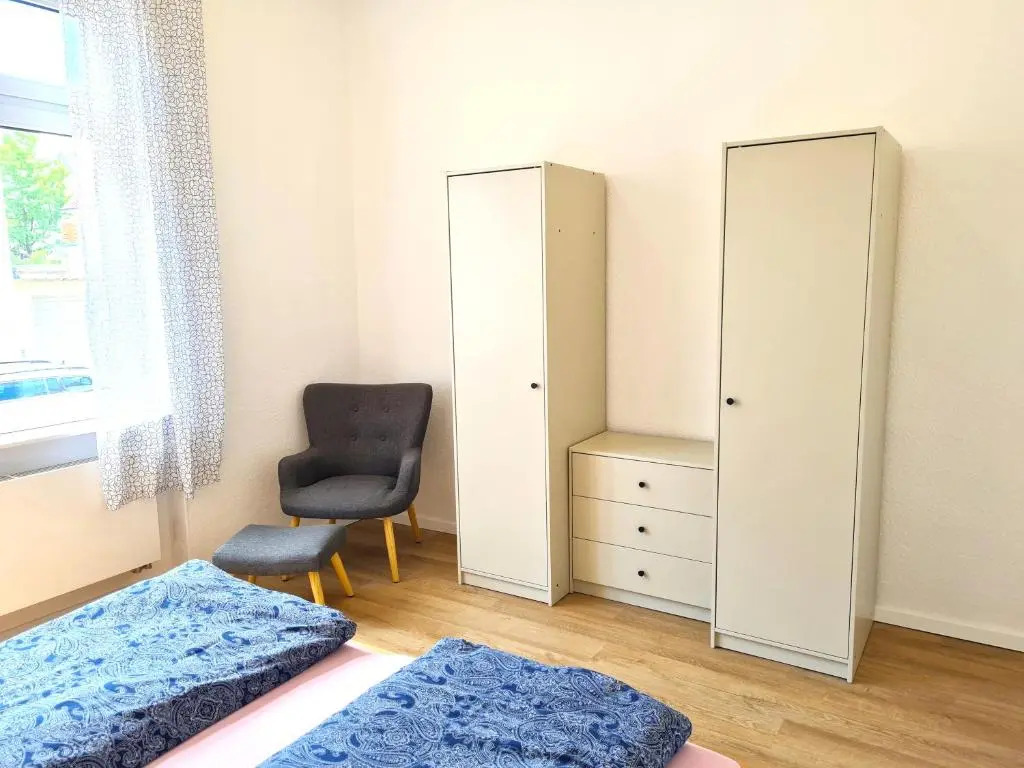 Burgunder helle und geräumige Ferienwohnung