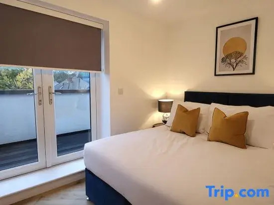 Hybrid Resi - London, Mitcham close to Tooting and Wimbledon