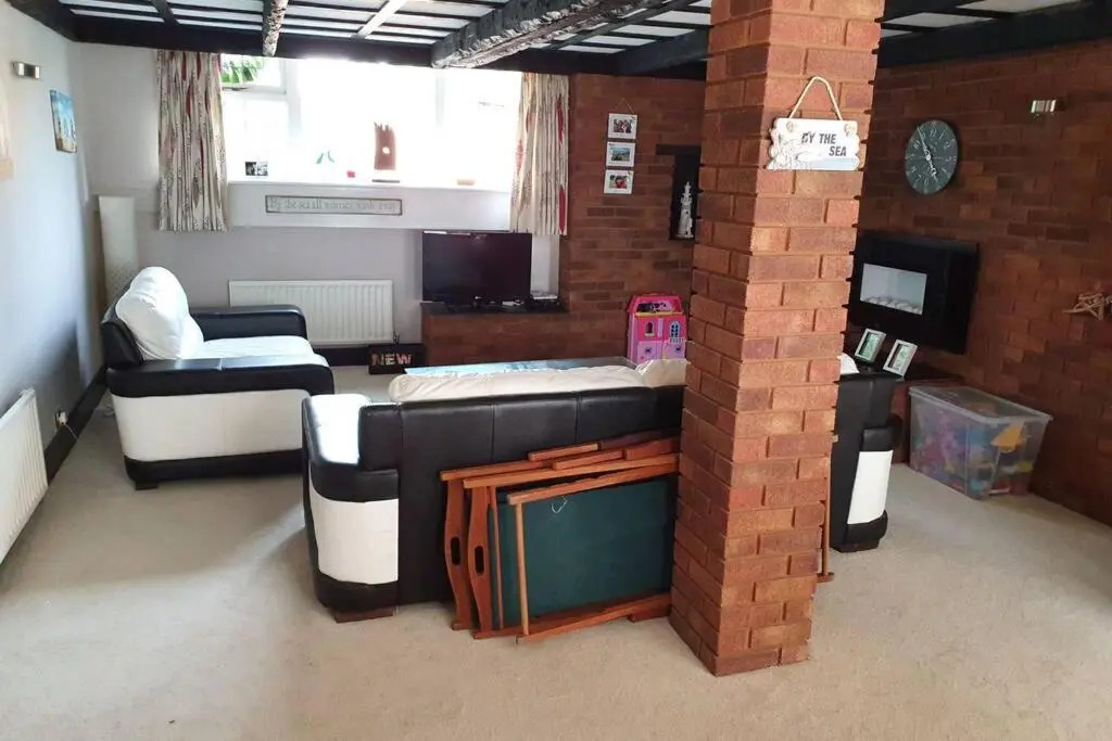Bournemouth secluded cottage 10mins walk to beach