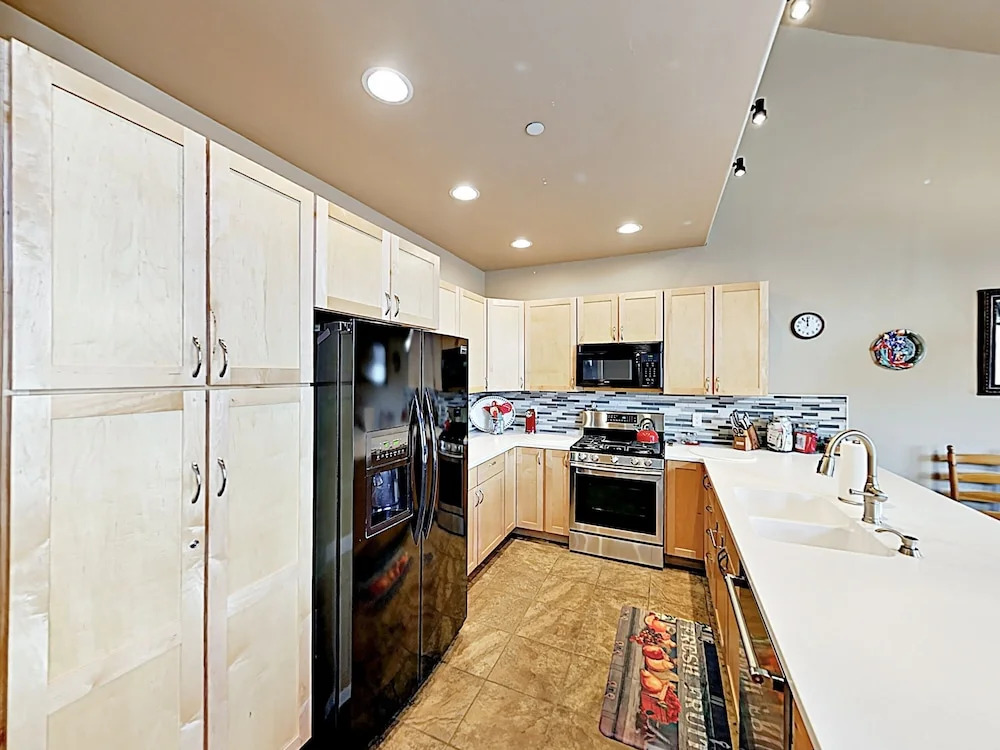 New Listing! Big Mountain-view Gem In Wildernest 3 Bedroom Townhouse