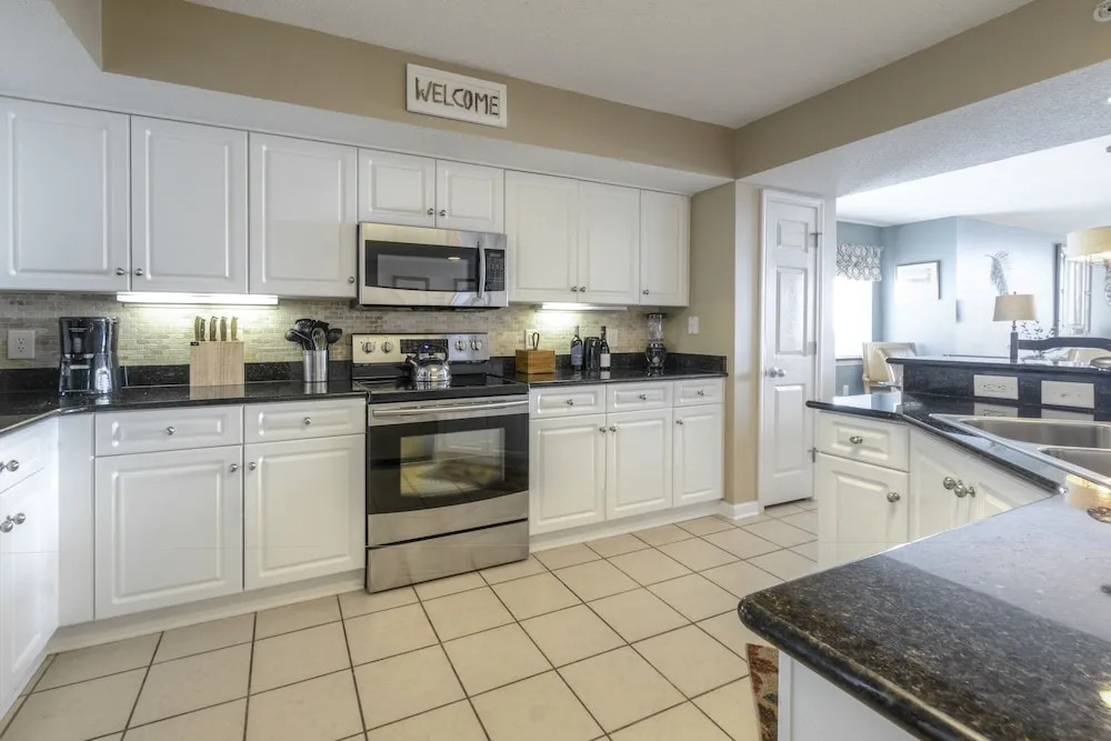 Yacht Club S #1-1001b 2 Bedroom Condo by RedAwning