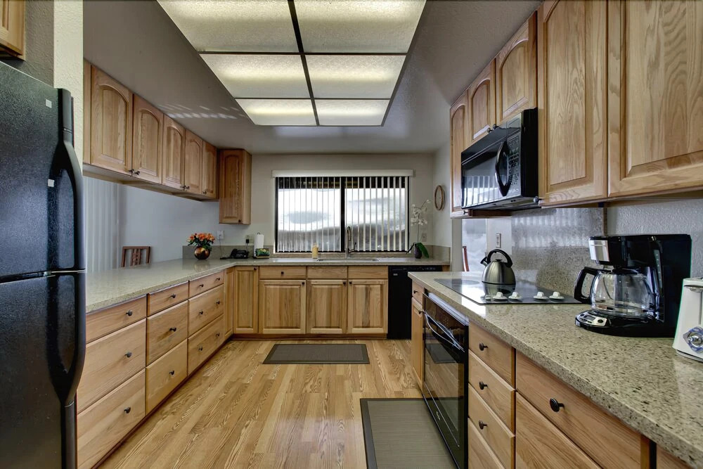 Spacious Riverfront - 3 Br Home