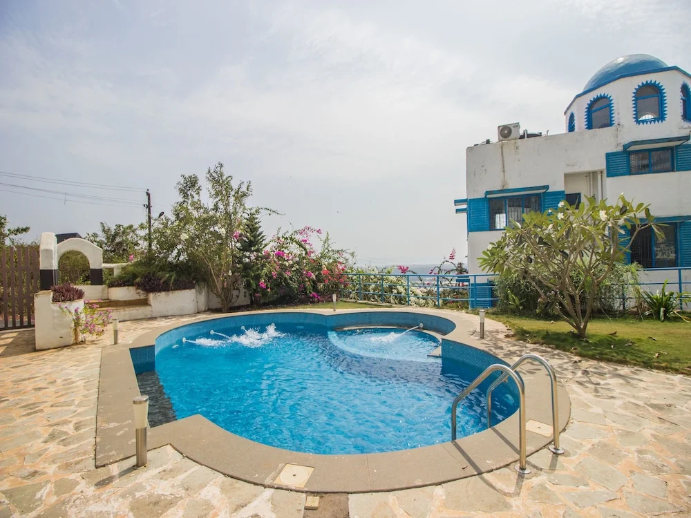 OYO 26700 Home Greek Style 3BHK Bambolim
