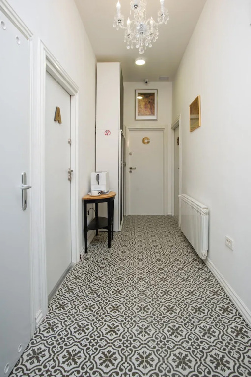 Crown Apartments