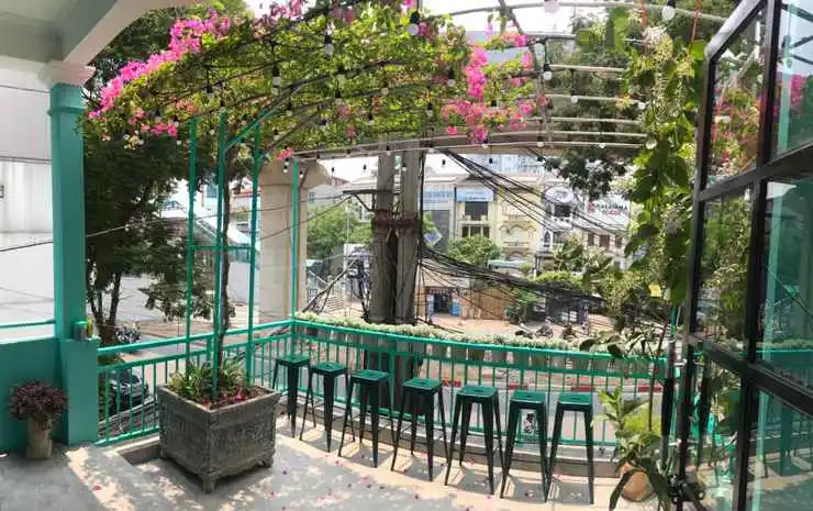C o r o n a Hanoi House