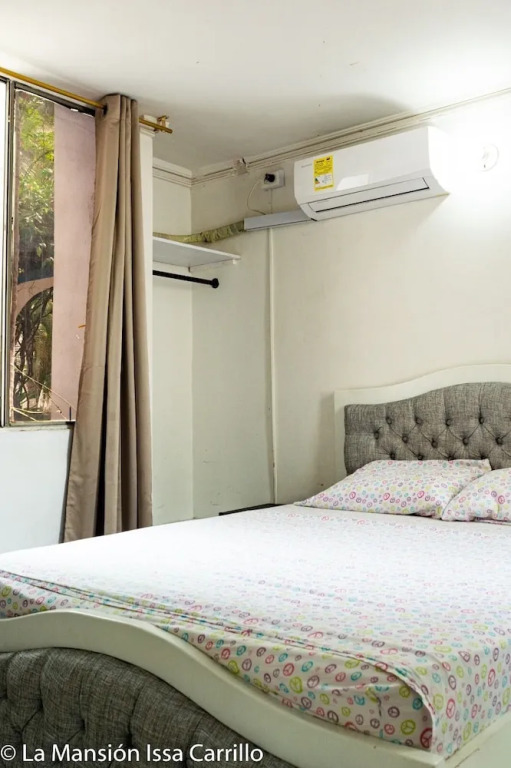 La Mansion Apartments, Kaku