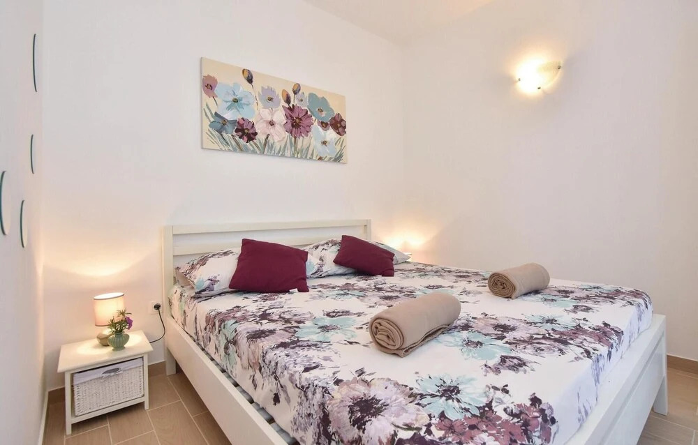 Three-Bedroom Holiday Home In Pucisca