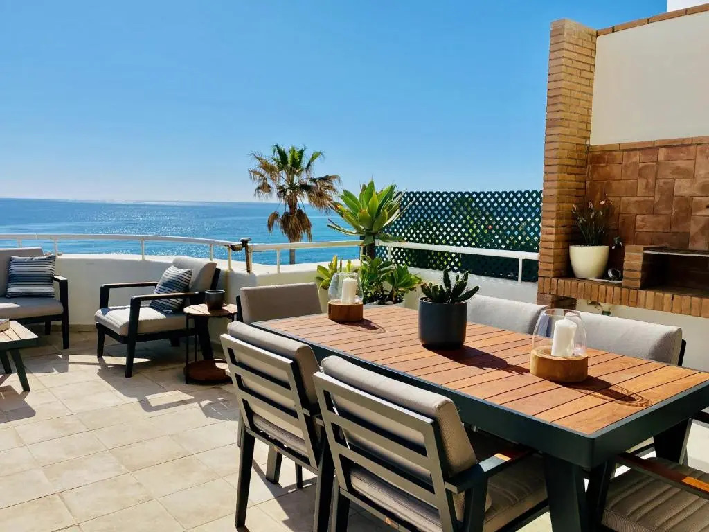 E18 Primera línea playa - Espectacular dúplex, vistas únicas- Estepona