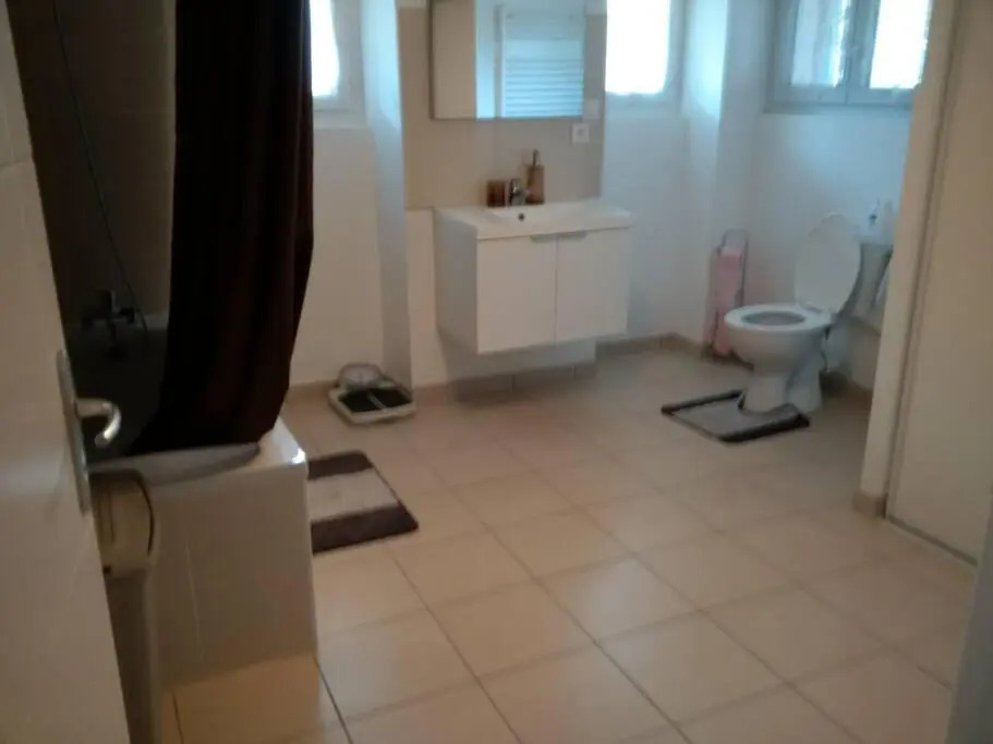 Appart 53 m2 en Rdc maison, jardin, à 50 m plage