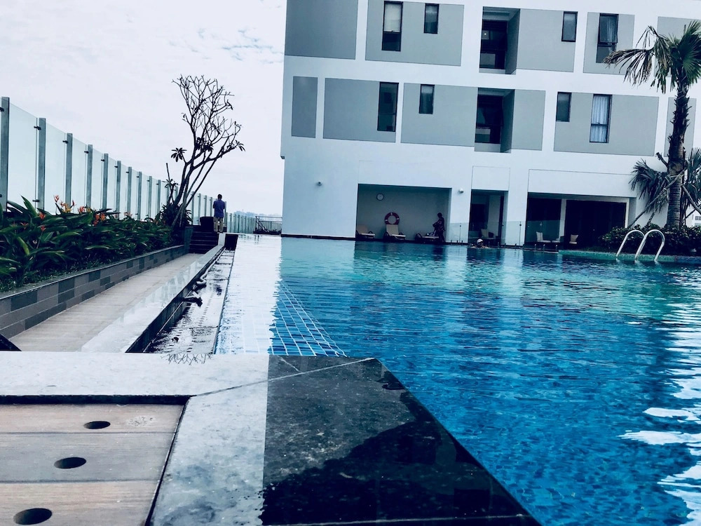 Henry Studio Luxury 2BR SWPool 17th