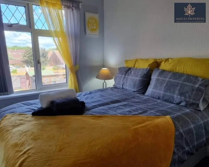 3 Bedroom House, with Free WiFi - Maples Properties Short Lets & Serviced Accommodation Hull