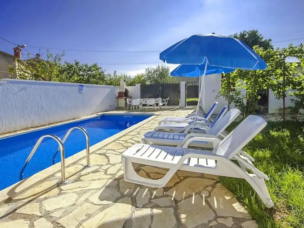 Rustic Villa in Žbandaj With Private Swimming Pool