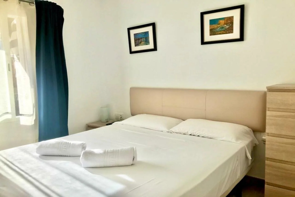 Recently Refurbished Center Apartment