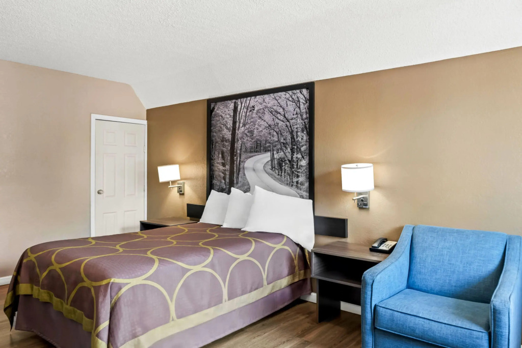 Super 8 by Wyndham Brownsburg