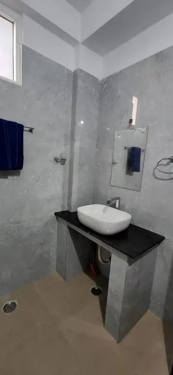 Individual house 500m from beach