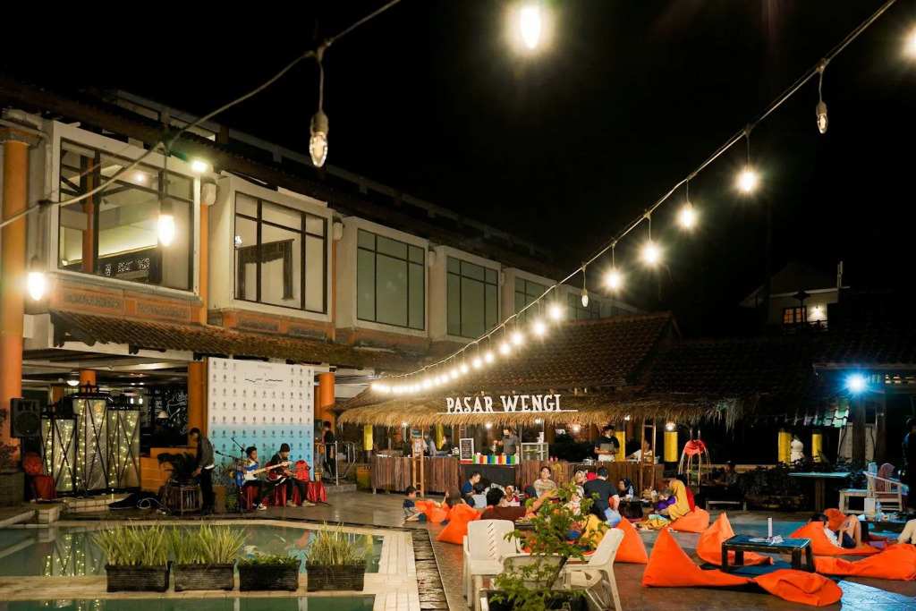 Royal Hotel and Villas Trawas