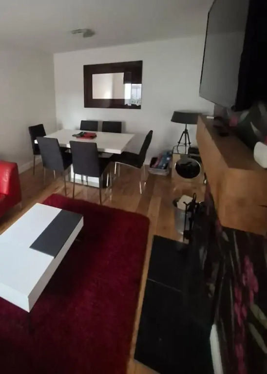 2 Bed Apartment - Sleeps 4 - Parking - Wifi