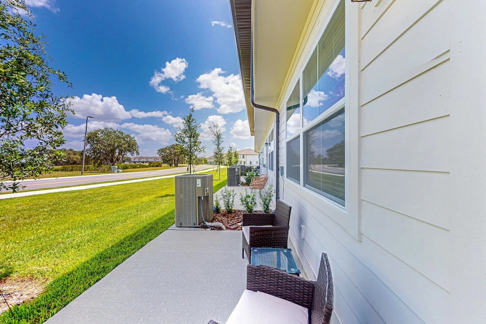 No Worries Retreat Disney-themed Townhouse in Davenport With Resort Amenities