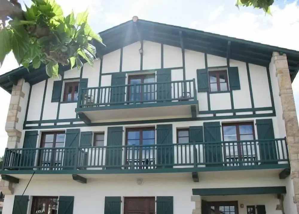 Hotel Mendionde