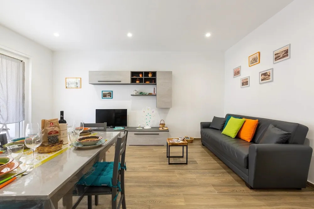 3182 Conteduca Apartment by Barbarhouse