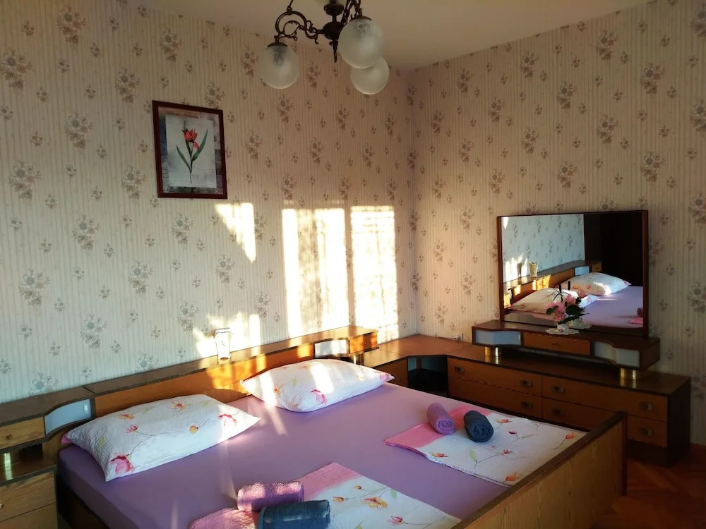 New And Completely Renovated Apartment 5-1