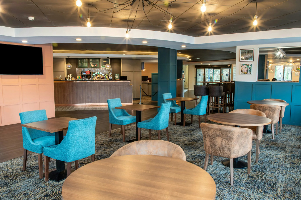 Knowsley Inn & Lounge