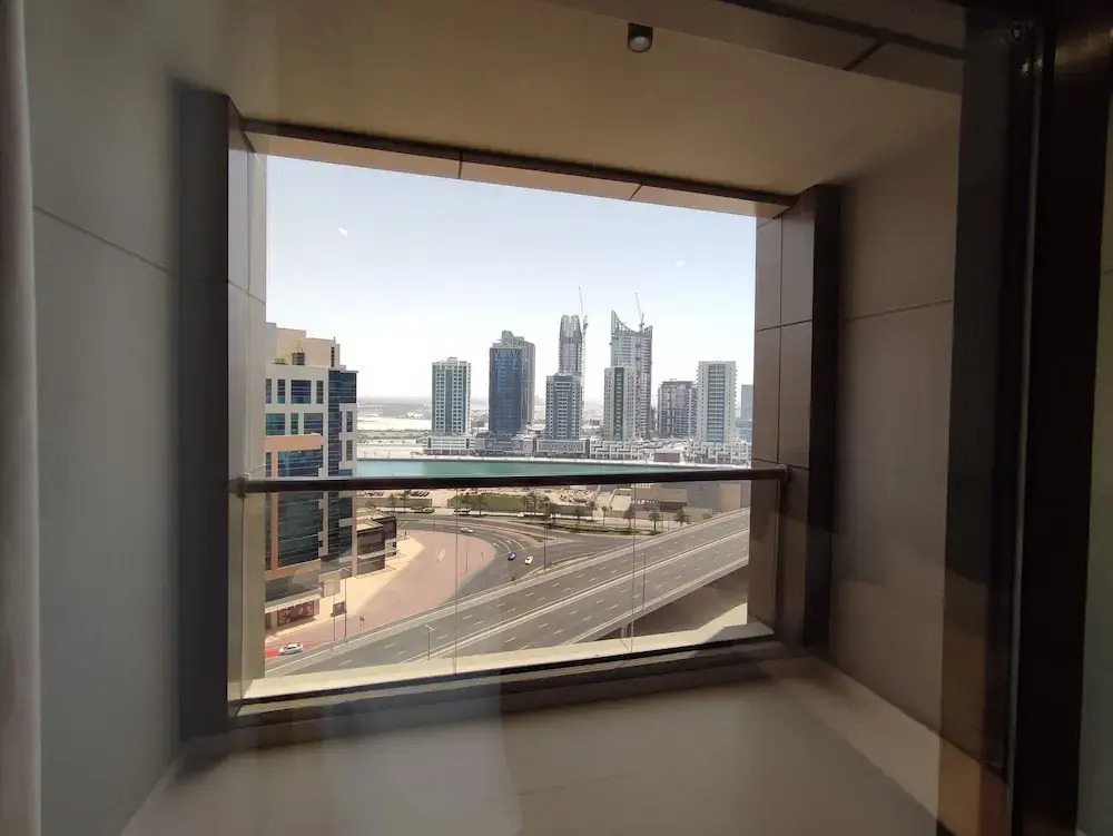 Whitesage - Sleek Studio With Canal View Near Metro