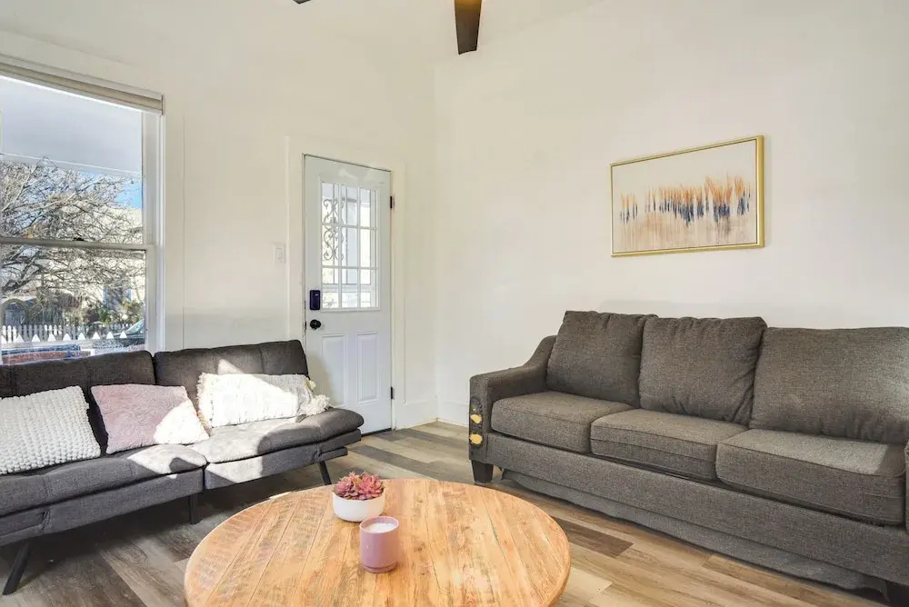 Near UNM & ABQ Biopark: East Dtwn Studio