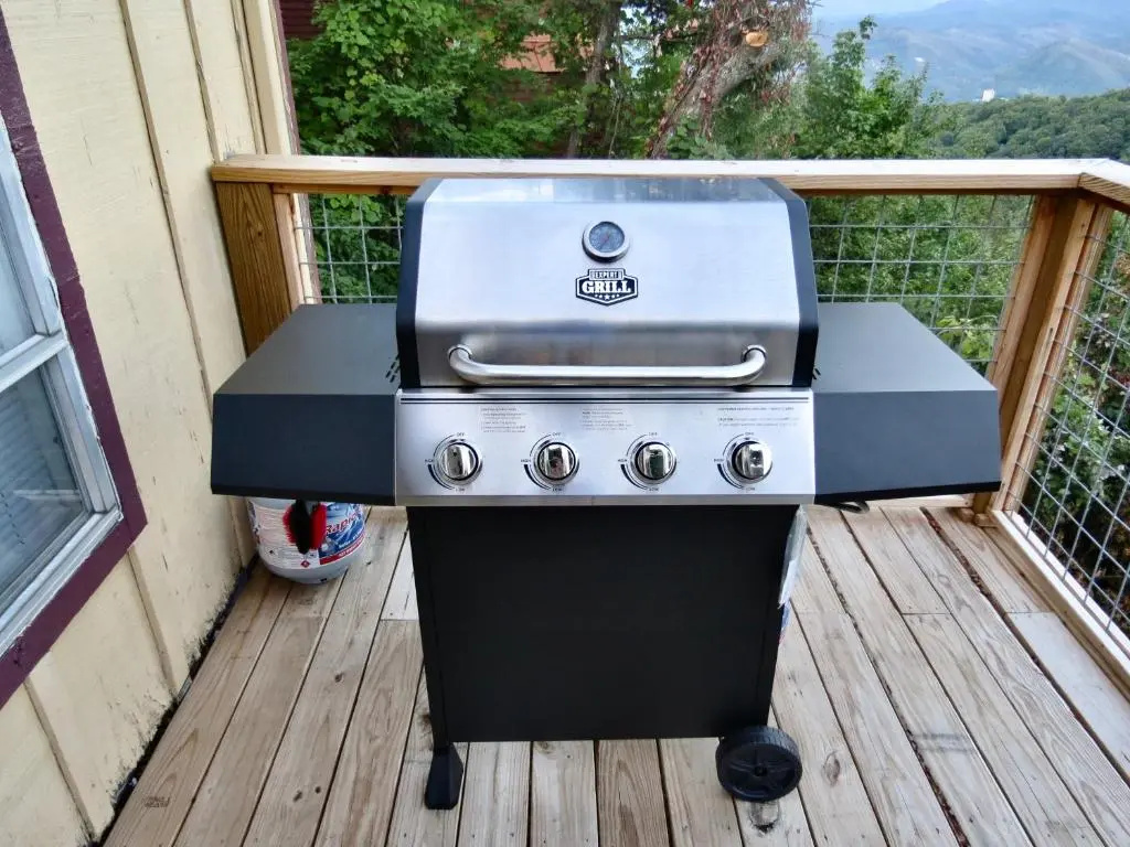 Million Dollar Views! 4 Bedroom, Sleeps 9, close to National Park and 5 mi to Gatlinburg!
