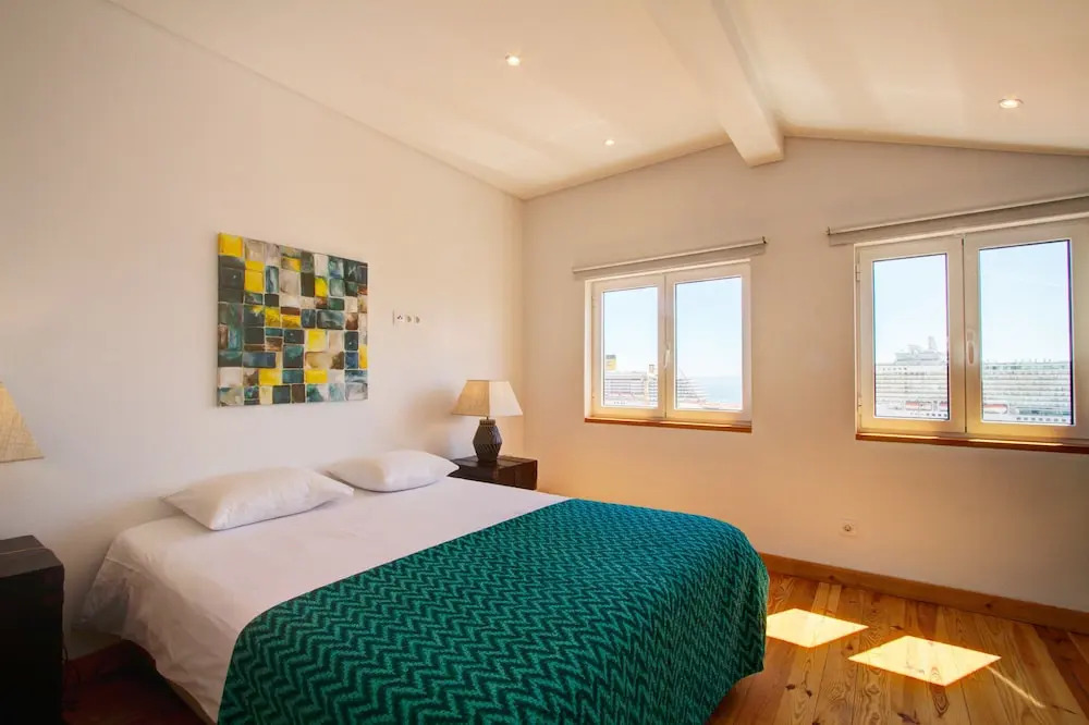 A new Studio Apartment With Amazing Views of the River Tagus