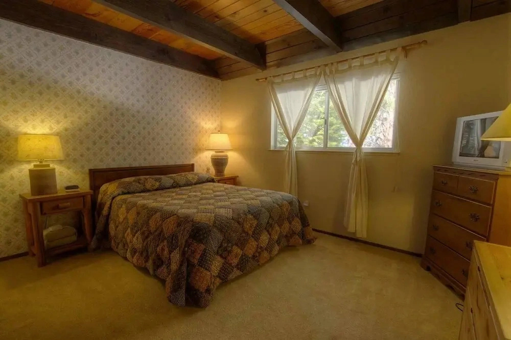Great Value Chalet in the Woods by RedAwning