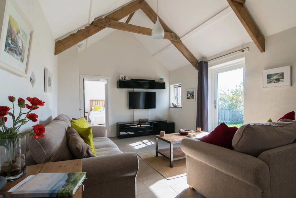 The Dairy - Luxury Cottage, Hot Tub and Summer House, Countryside Views, Pet Friendly