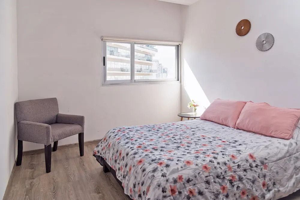 Bright, Comfy w Terrace Apt 1KSB, 1BD, 1 SofaB, 2BTH by Mty Living