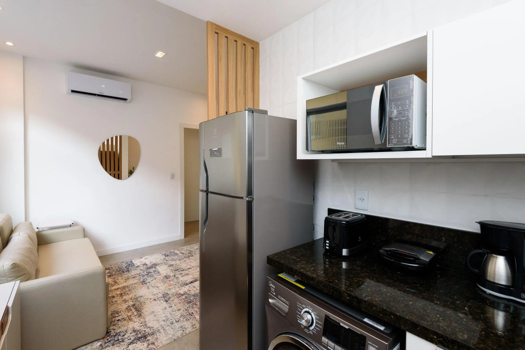 Moderno Quarto E Sala Em Copacabana | Mfb 76/204
