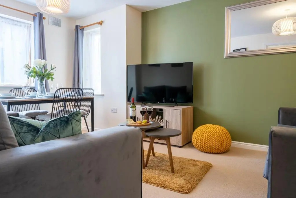 Stylish 2 bedroom, 2 bathroom with Free Parking and WiFi