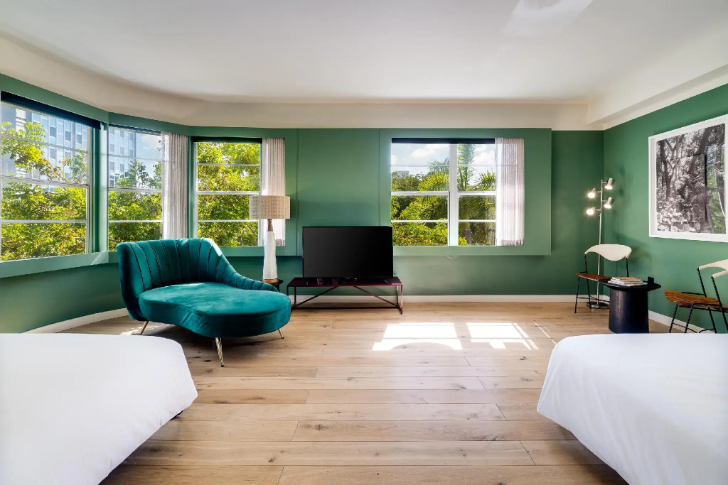 Greenview Hotel By Lowkl