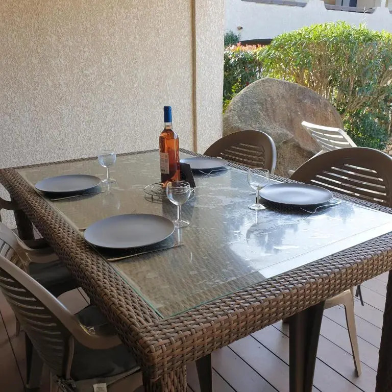 Rez De Jardin CLIMATISE - 2 MIN PLAGE - PISCINE