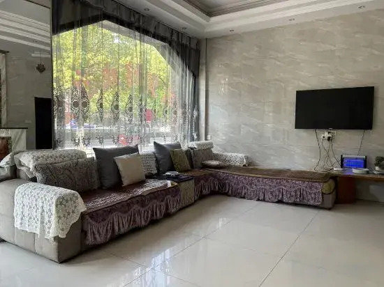 Huangmei Lvyin Business Hotel