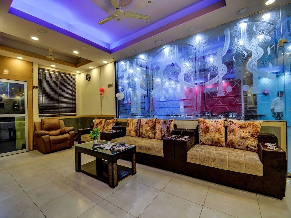 OYO 22110 Hotel Karni Palace