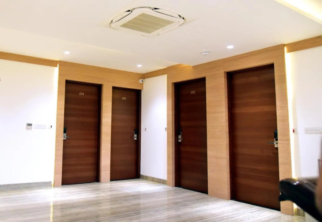 Hotel Crystal Grand