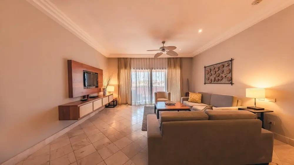 Bright and Open Apartment at Fishing Lodge w Private Parking B16