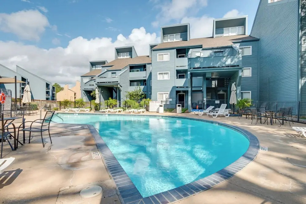 Lake Conroe Condo: Patio & Water Views